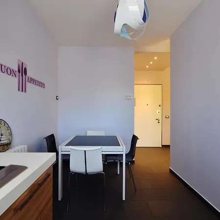 Charming Flat In - 50 Sqm - Cosy Balcony. *