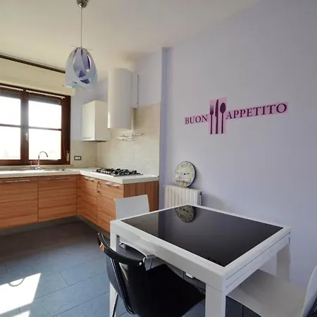 Charming Flat In - 50 Sqm - Cosy Balcony.