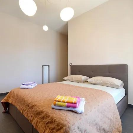 Charming Flat In - 50 Sqm - Cosy Balcony. * 韦尔切利