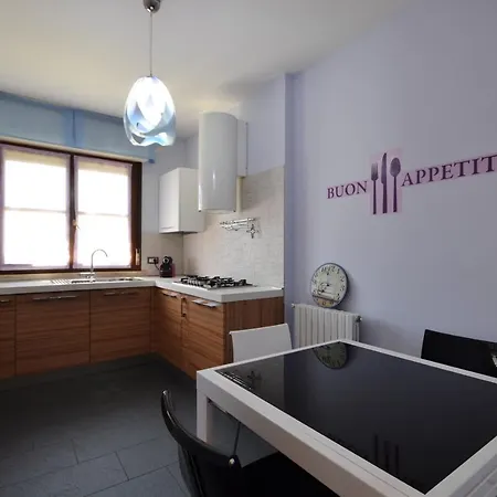 Charming Flat In - 50 Sqm - Cosy Balcony. 公寓 *