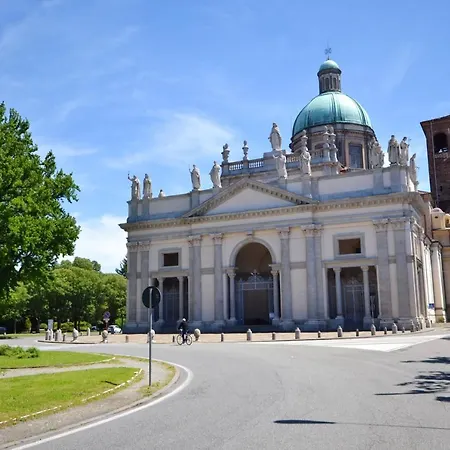 Charming Flat In - 50 Sqm - Cosy Balcony. *