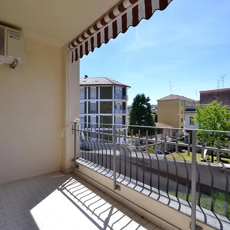 Apartment Charming Flat In - 50 Sqm - Cosy Balcony.