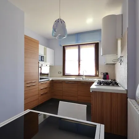 Charming Flat In - 50 Sqm - Cosy Balcony. 公寓 *