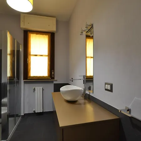 Charming Flat In - 50 Sqm - Cosy Balcony. アパート ヴェルチェッリ