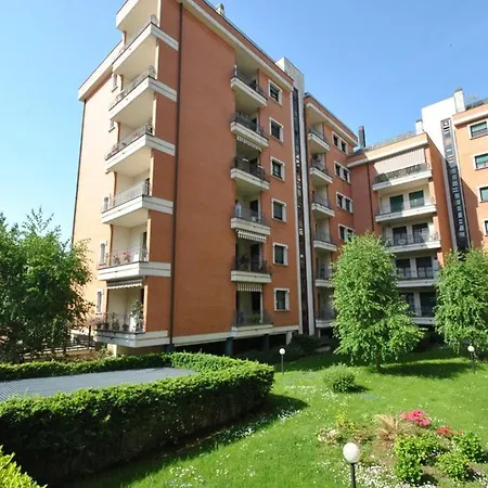 アパート Charming Flat In - 50 Sqm - Cosy Balcony. ヴェルチェッリ